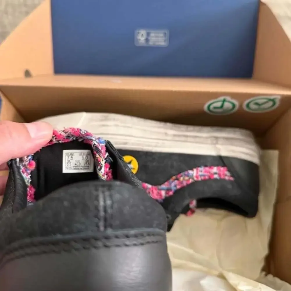 Vans black souvenir